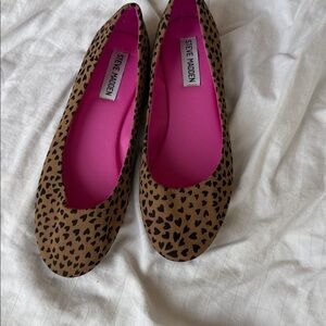 Steve Madden Tan and Black Heart Pattern  Ballet Flats size 4